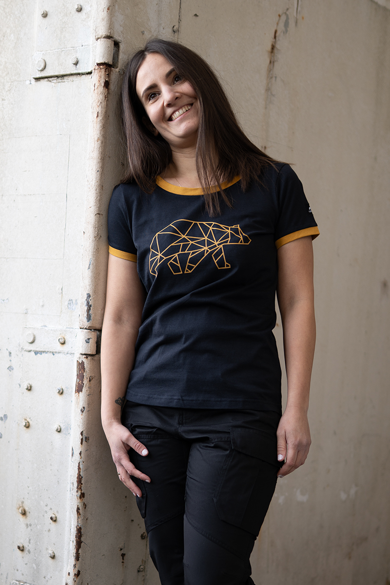 T-shirt, Person, Lächeln, Ärmel, Frau